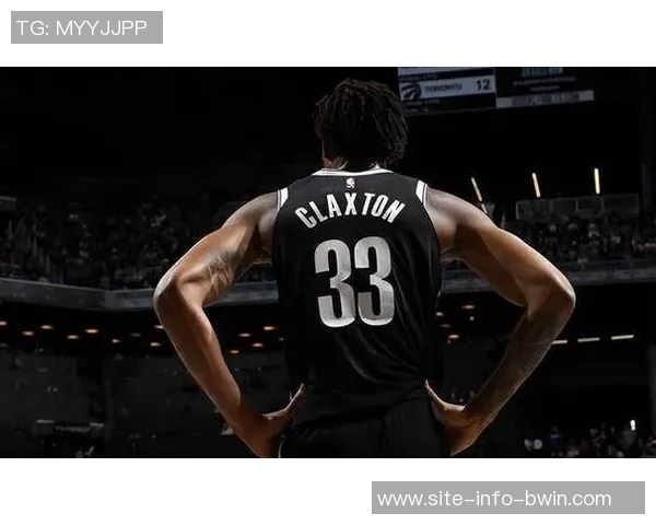 克拉克斯顿全能表现助球队获胜9投7中贡献15分9板4助3断3帽正负值1