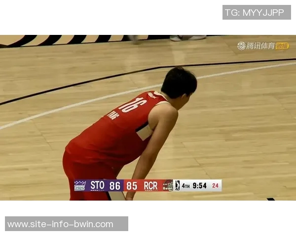 杨瀚森第三节短暂出场两分钟未能触球因掩护犯规被迫下场休息